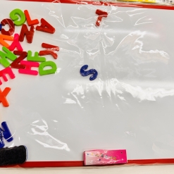 pizarra imantada con felpa y letras 50x35cm