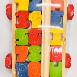 CARRITO CON NUMEROS DE MADERA